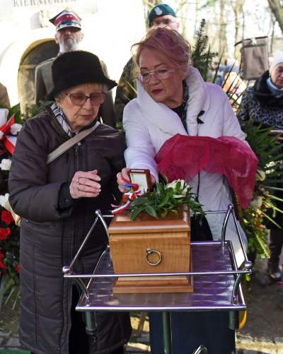 Towarzyszyli mu w ostatniej drodze. Pożegnaliśmy wielkiego artystę - zdjęcie 8
