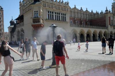 W poszukiwaniu ochłody. Kiedy i gdzie miasto uruchamia kurtyny wodne? - zdjęcie 11