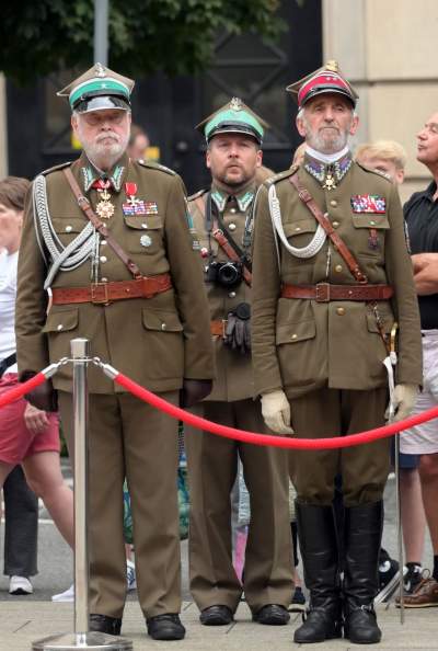 Kraków uczcił rocznicę Powstania. Bez rac i marszu neofaszystów - zdjęcie 25