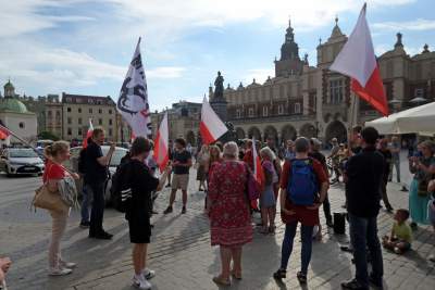 Kraków uczcił rocznicę Powstania. Bez rac i marszu neofaszystów - zdjęcie 18