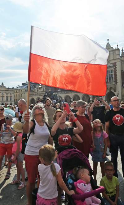 Kraków uczcił rocznicę Powstania. Bez rac i marszu neofaszystów - zdjęcie 13