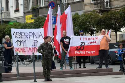 Kraków uczcił rocznicę Powstania. Bez rac i marszu neofaszystów - zdjęcie 20