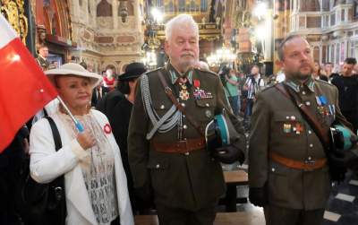 Kraków uczcił rocznicę Powstania. Bez rac i marszu neofaszystów - zdjęcie 15