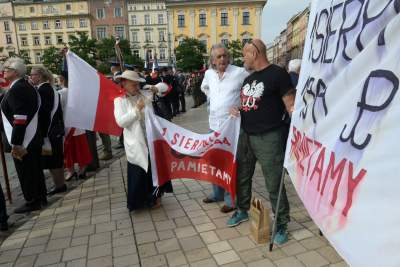 Kraków uczcił rocznicę Powstania. Bez rac i marszu neofaszystów - zdjęcie 1