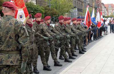 Kraków uczcił rocznicę Powstania. Bez rac i marszu neofaszystów - zdjęcie 29