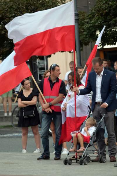 Kraków uczcił rocznicę Powstania. Bez rac i marszu neofaszystów - zdjęcie 30