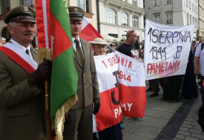 Kraków uczcił rocznicę Powstania. Bez rac i marszu neofaszystów - zdjęcie 2