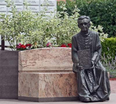 Ławka kardynała Macharskiego: w niedzielę poświęcenie pomnika - zdjęcie 10