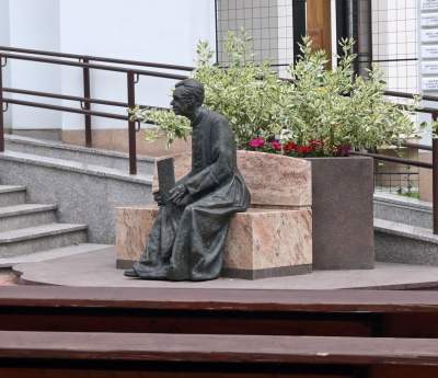 Ławka kardynała Macharskiego: w niedzielę poświęcenie pomnika - zdjęcie 2