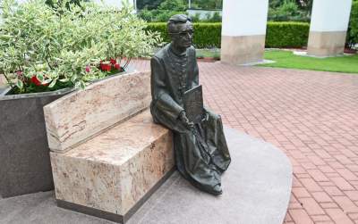 Ławka kardynała Macharskiego: w niedzielę poświęcenie pomnika - zdjęcie 6