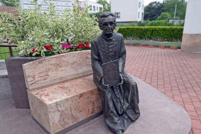 Ławka kardynała Macharskiego: w niedzielę poświęcenie pomnika - zdjęcie 3