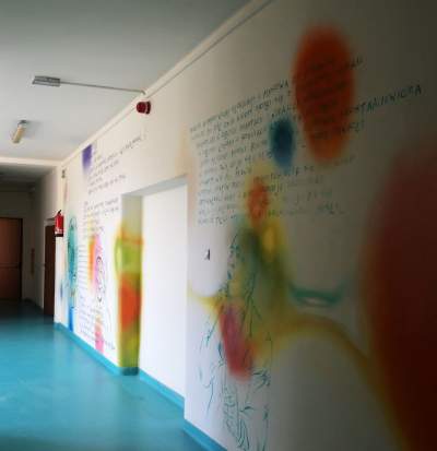 Literackie murale na szkolnym korytarzu. Kapitalny pomysł - zdjęcie 16