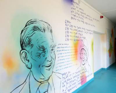 Literackie murale na szkolnym korytarzu. Kapitalny pomysł - zdjęcie 1