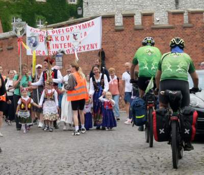 Tak abp Jędraszewski żegnał pielgrzymów. Entuzjazm kilku tysięcy osób - zdjęcie 3