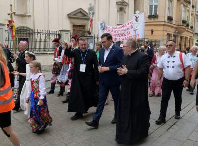 Tak abp Jędraszewski żegnał pielgrzymów. Entuzjazm kilku tysięcy osób - zdjęcie 14