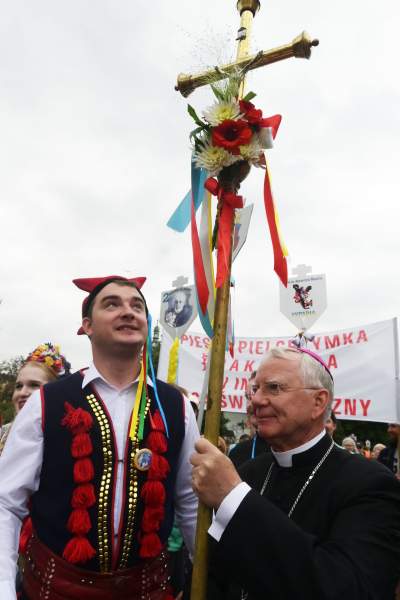 Tak abp Jędraszewski żegnał pielgrzymów. Entuzjazm kilku tysięcy osób - zdjęcie 9