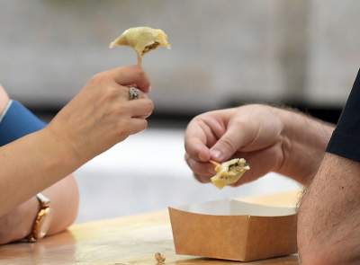 Jeść, czy robić zdjęcia? Festiwalowe pierogi po 4 zł za sztukę... - zdjęcie 17