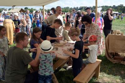 Średniowieczna osada na Błoniach, czyli huczne urodziny Smoka - zdjęcie 4