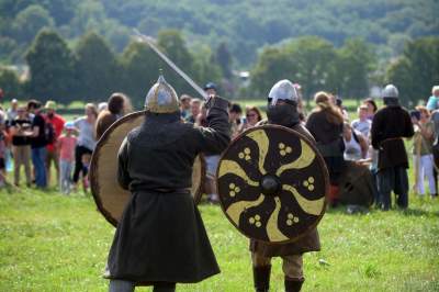 Średniowieczna osada na Błoniach, czyli huczne urodziny Smoka - zdjęcie 11