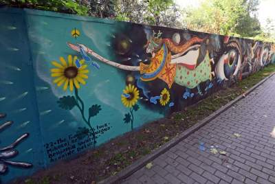 Płonący Ługańsk, płaczące oczy z tęczówkami w barwach Ukrainy - zdjęcie 7