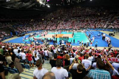 Jest mecz, jest impreza. Tutaj kibice zawsze dobrze się bawią... - zdjęcie 14