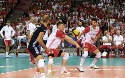 Jest mecz, jest impreza. Tutaj kibice zawsze dobrze się bawią... - zdjęcie 13