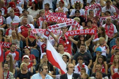 Jest mecz, jest impreza. Tutaj kibice zawsze dobrze się bawią... - zdjęcie 9