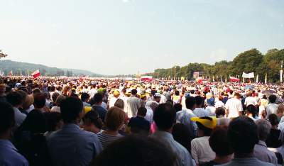 20 lat temu były tłumy i entuzjazm. To była ostatnia pielgrzymka - zdjęcie 22