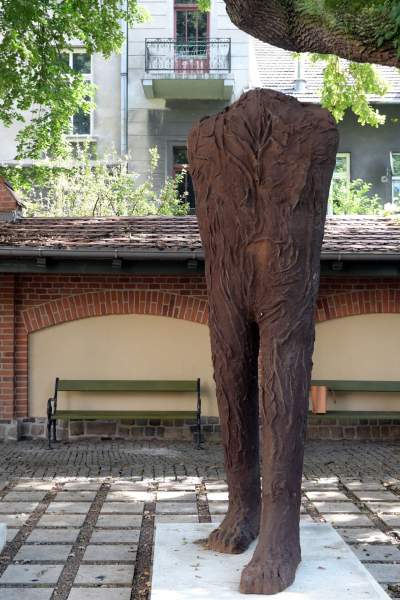 Wyjątkowy pokaz rzeźb Magdaleny Abakanowicz. "Postacie kroczące" - zdjęcie 15