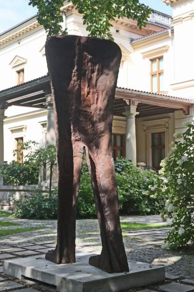 Wyjątkowy pokaz rzeźb Magdaleny Abakanowicz. "Postacie kroczące" - zdjęcie 2