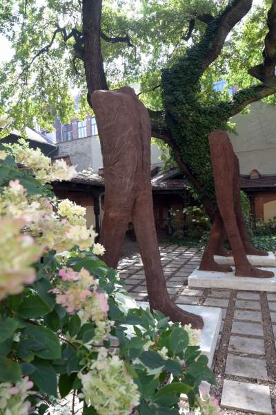 Wyjątkowy pokaz rzeźb Magdaleny Abakanowicz. "Postacie kroczące" - zdjęcie 11