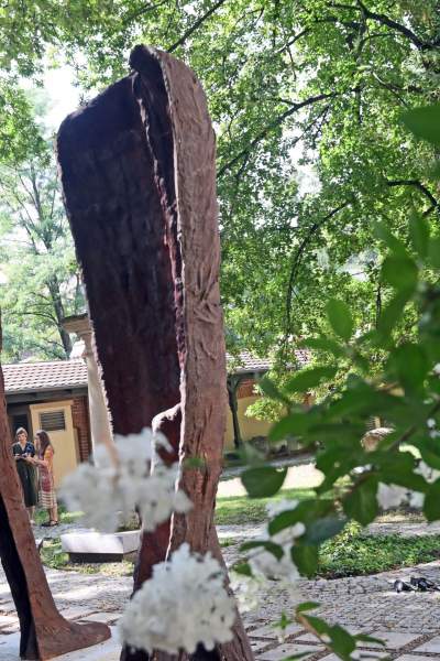 Wyjątkowy pokaz rzeźb Magdaleny Abakanowicz. "Postacie kroczące" - zdjęcie 8