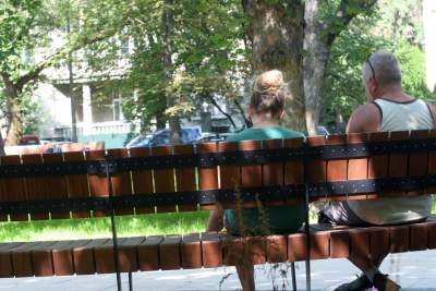 Gościu, siądź na tej ławce, a odpocznij sobie. Plac Axentowicza po remoncie - zdjęcie 7