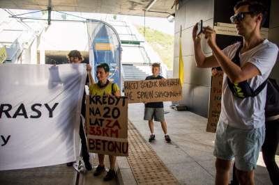 Protest aktywistów podczas otwarcia Trasy Łagiewnickiej - zdjęcie 3