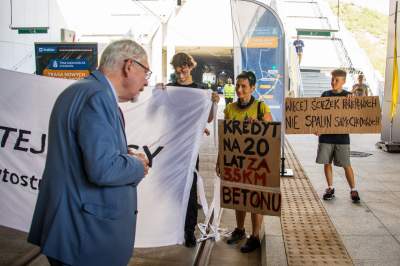 Protest aktywistów podczas otwarcia Trasy Łagiewnickiej - zdjęcie 5
