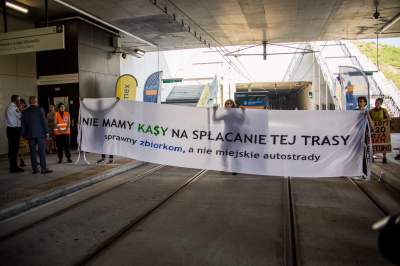 Protest aktywistów podczas otwarcia Trasy Łagiewnickiej - zdjęcie 2