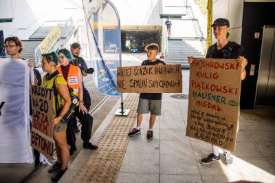 Protest aktywistów podczas otwarcia Trasy Łagiewnickiej - zdjęcie 7