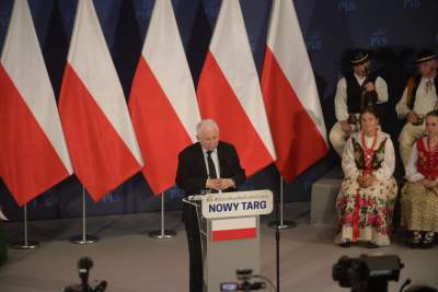 Tak witano Kaczyńskiego w Nowym Targu, na spotkanie ich nie wpuścili - zdjęcie 10