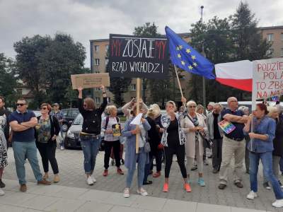 Tak witano Kaczyńskiego w Nowym Targu, na spotkanie ich nie wpuścili - zdjęcie 4