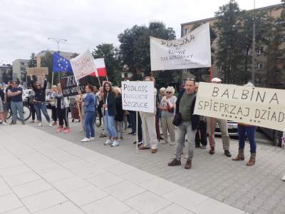 Tak witano Kaczyńskiego w Nowym Targu, na spotkanie ich nie wpuścili - zdjęcie 5