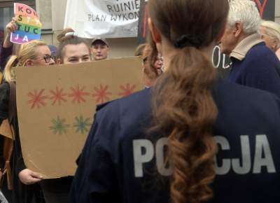 Buty prezesa w ruinie, czyli wiec Kaczyńskiego w obiektywie - zdjęcie 33