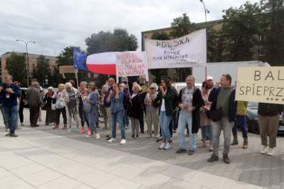 Buty prezesa w ruinie, czyli wiec Kaczyńskiego w obiektywie - zdjęcie 21