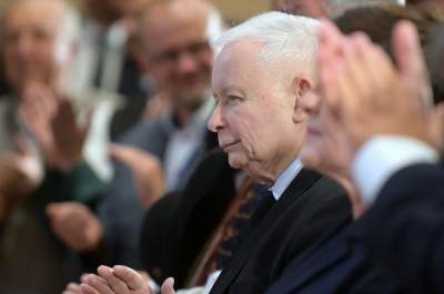 Buty prezesa w ruinie, czyli wiec Kaczyńskiego w obiektywie - zdjęcie 1