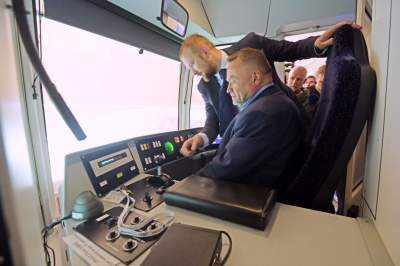 Nie jest łatwo prowadzić tramwaj... Wiceprezydent próbował swoich sił na symulatorze - zdjęcie 3