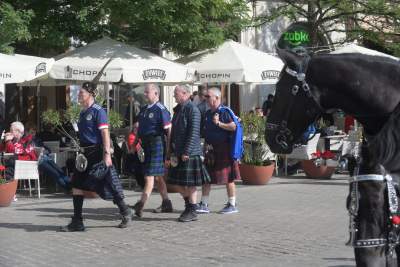 Szkoci w Krakowie, "zagłuszali" nawet hejnał... - zdjęcie 15