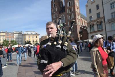 Szkoci w Krakowie, "zagłuszali" nawet hejnał... - zdjęcie 1