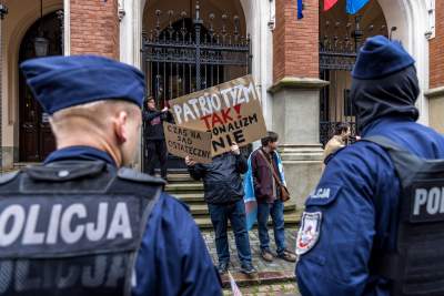 Protest podczas pochodu profesorów UJ. Przeciwko indoktrynacji - zdjęcie 10