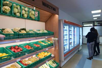 Tu nie płaci się złotówkami. Pierwszy w Krakowie sklep socjalny - zdjęcie 14