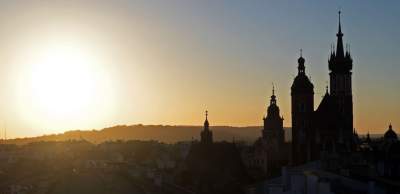 Zmierzch nad dachami Krakowa. Piękna jesień w mieście - zdjęcie 15