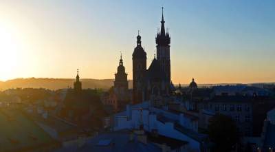 Zmierzch nad dachami Krakowa. Piękna jesień w mieście - zdjęcie 16